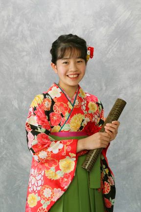 姉妹で袴姿、卒業の記念前撮り撮影の記事動画