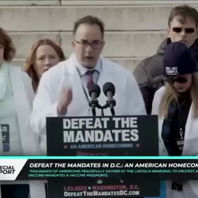 医者も立ち上がってきたの画像