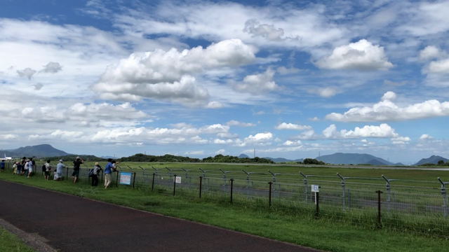 お盆前から帰省の家族の記事動画