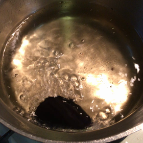 生きている揚げなすの画像