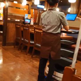 配膳ロボのストライキ（笑）の画像