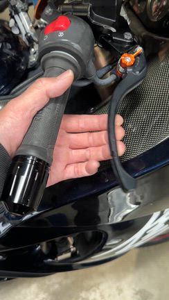 日頃のメンテは大事！ハヤブサ、マスターシリンダー交換！の記事動画