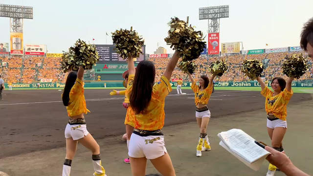 甲子園球場始球式の記事動画