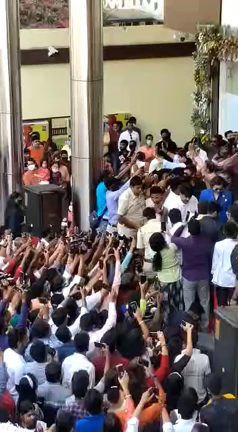 インドのシネマホールの記事動画