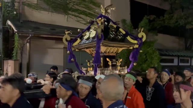 神輿渡御　　ポテトミートパイの記事動画