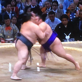 九州場所初日の画像