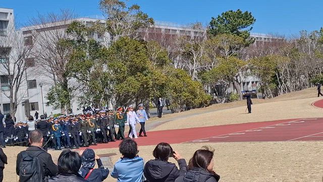 防衛大学校　卒業式　観閲行進の記事動画