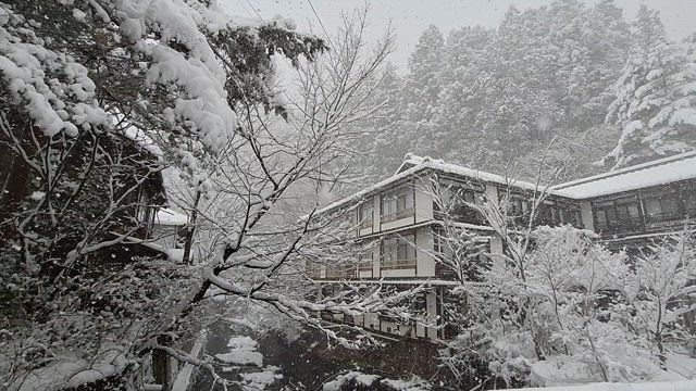 四万温泉　in群馬県「雪」日本の美しい季節「冬」　　の記事動画