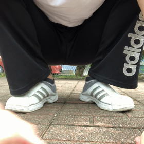 座りながらストレッチ が出来るの画像