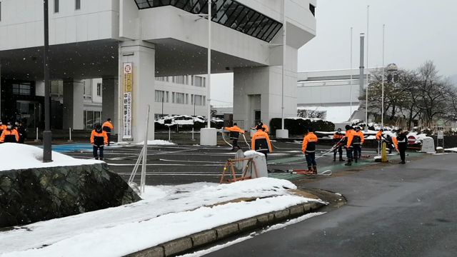 消防出初式　一斉放水は見ごたえあるなの記事動画