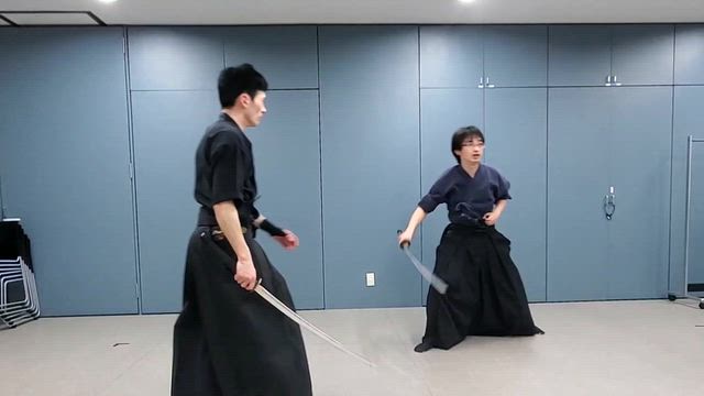 稽古場通信　No.665　今日は二刀流！の記事動画