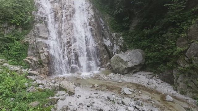 北杜市・神宮川　霧ノ滝への記事動画