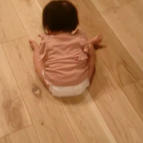 ハイハイしない娘の移動方法の画像