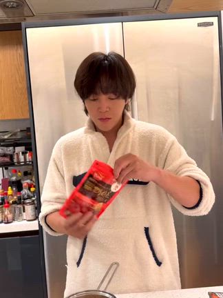 グンちゃんインスタ♡今日は私がチャパゲティの料理人食べて死んでみろ笑の記事動画