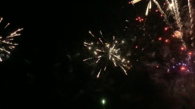 今日の１枚　５月７日 星 ＆ 花火を見に万博公園 ② マツケンサンバでノリノリの花火の記事動画