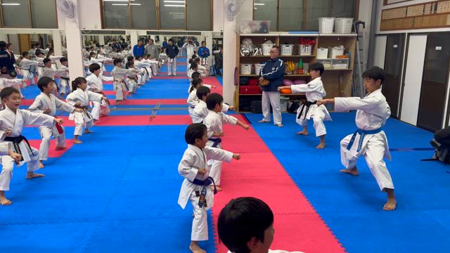 今度はアメリカのキッズたちが来てくれました❗️の記事動画