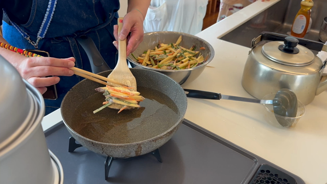 『鹿児島郷土料理を作ろう！』の様子の記事動画