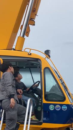 主夫のまいにち　大型クレーンも操縦させてくれるんやーの記事動画