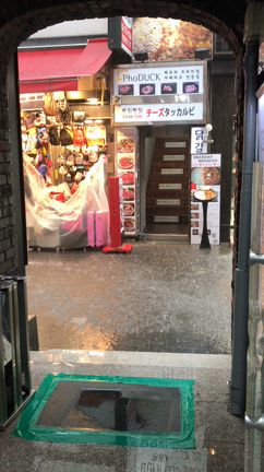 明洞餃子1号店で人気のカルグクスをいただきまーす！の記事動画