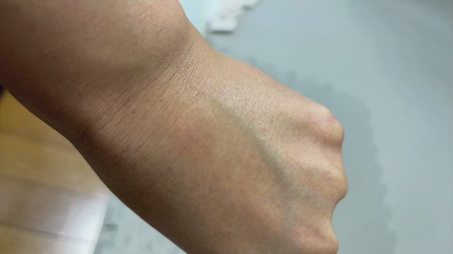 ダルバ　ホワイトトリュフファーストスプレーセラムの記事動画
