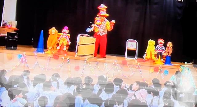 腹話術 ニッシャン堂、HP、6体腹話術にて、F-1 腹話術グランプリにて総合優勝の記事動画