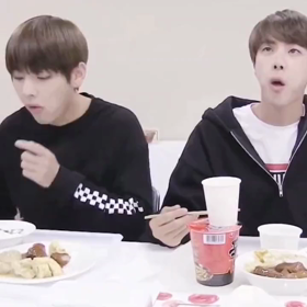 【BTS】テテちゃん…確信犯やな…(笑)の画像