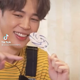 【BTS】ペロペロキャンディーをかじる(笑)パク・ジミンの画像