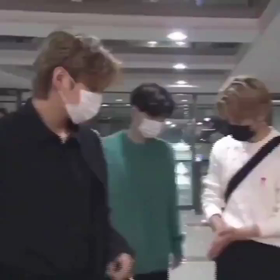 【BTS】消毒液を分け合うクオズwwwの画像