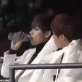 【BTS】お水を飲むのが苦手な(笑)キム・テヒョンwwwの画像