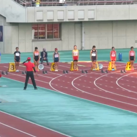 ６年女子100m優勝 橋本彩花さんの画像
