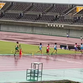 ６年男子1000m４組目③の画像