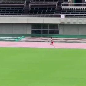 男子800m 優勝ゴールの画像