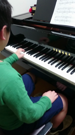 小学生楽譜の左手のリズムにチャレンジ！の記事動画