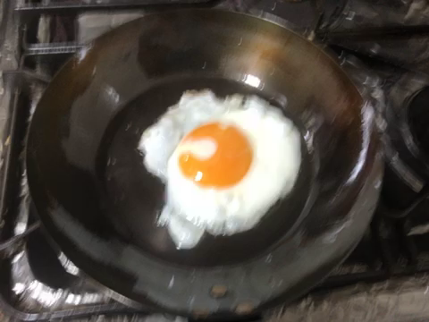 アカオアルミの鉄のフライパンの記事動画