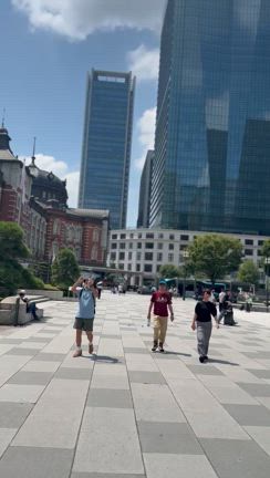 週末の丸の内の記事動画