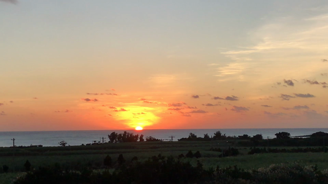我が家のお風呂から眺める水平線に沈む夕日〜♪の記事動画