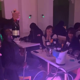 シャンパン開きまくりTOKYO SHISHA LOUNGE シーシャバー六本木の画像