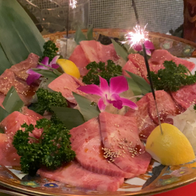 金粉ぶっかけ最高級和牛☆焼肉朋ちゃん六本木本店の画像