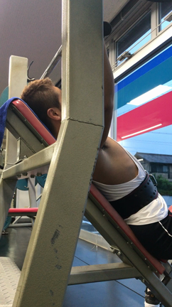 楽しすぎる胸トレの記事動画
