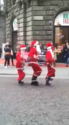 BABBO NATALE クリスマスにはサンタさんもチャオ缶入りワインで乾杯！の記事動画