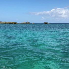 夏の名残を感じる海の画像