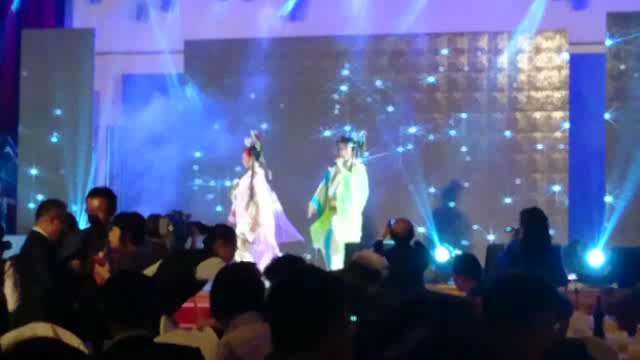 世界華人工商婦企管協会 2016 世界年曾 日本分會ショータイムの記事動画