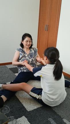 【食事中じっとできない子に】遊びながら“座る力”を育てようの記事動画