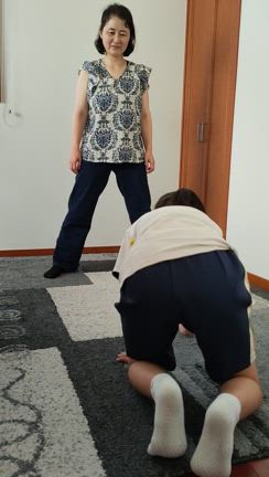 【食事中じっとできない子に】遊びながら“座る力”を育てようの記事動画