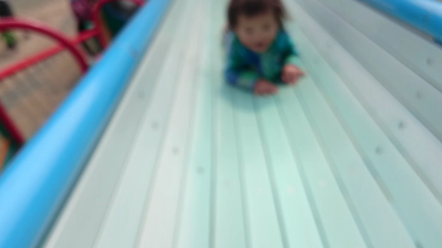 ロング滑り台が魅力的！水遊びもできるピクニックにおすすめの公園の記事動画