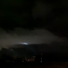 夜、光ってるの画像
