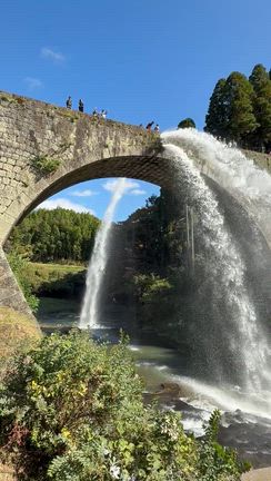 熊本県山都町の国宝「通潤橋」のダイナミックな大放水！の記事動画