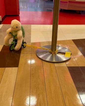 可愛すぎてゲームセンター前で足止め！｜ぽかぽか陽気だった日のGU楽ちんパンツコーデの記事動画