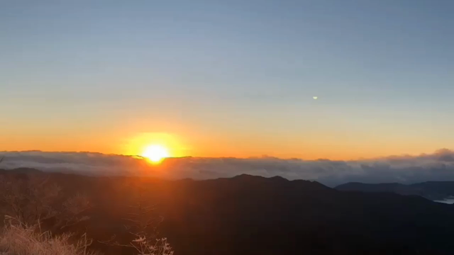 雪のある富士山が美しいの記事動画