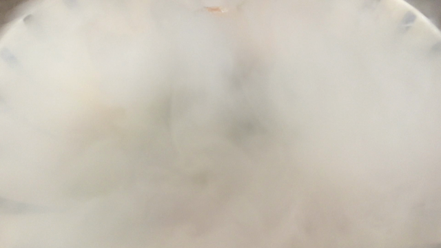 モクモクから顔出すえびちゃんノ冷し担々麺 #周月の記事動画